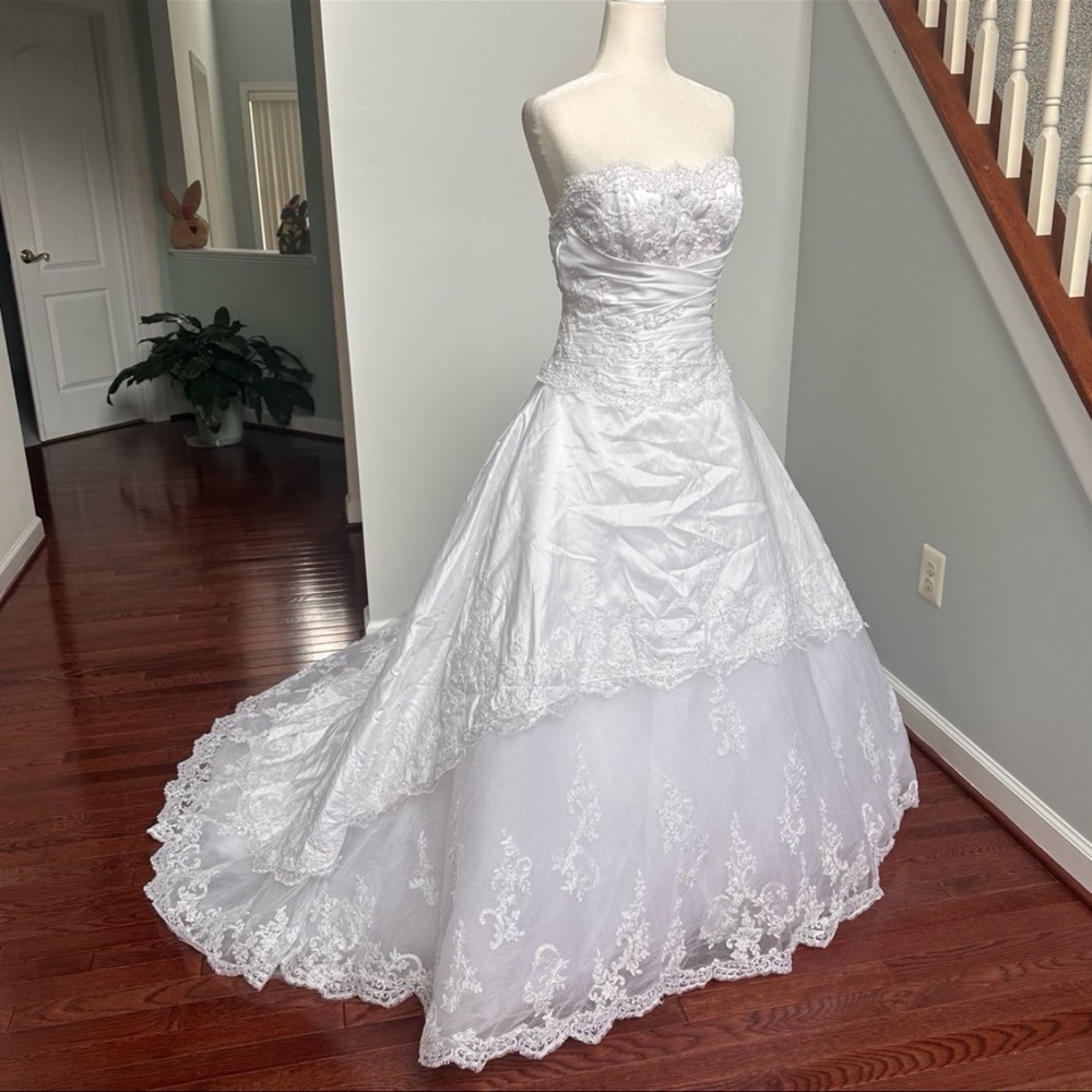Alfred Angelo White Lace Sequin Princess Style Strapless Wedding Dress